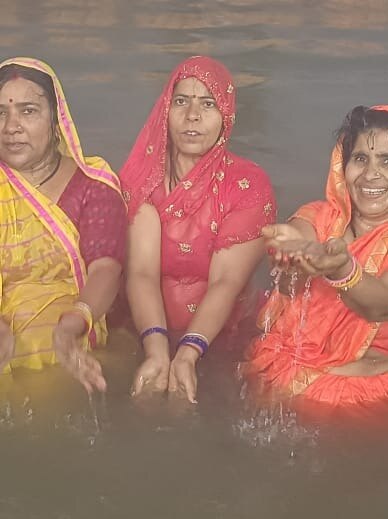 मकर संक्रांति पर श्रद्धालुओं ने लगाई आस्था की डुबकी