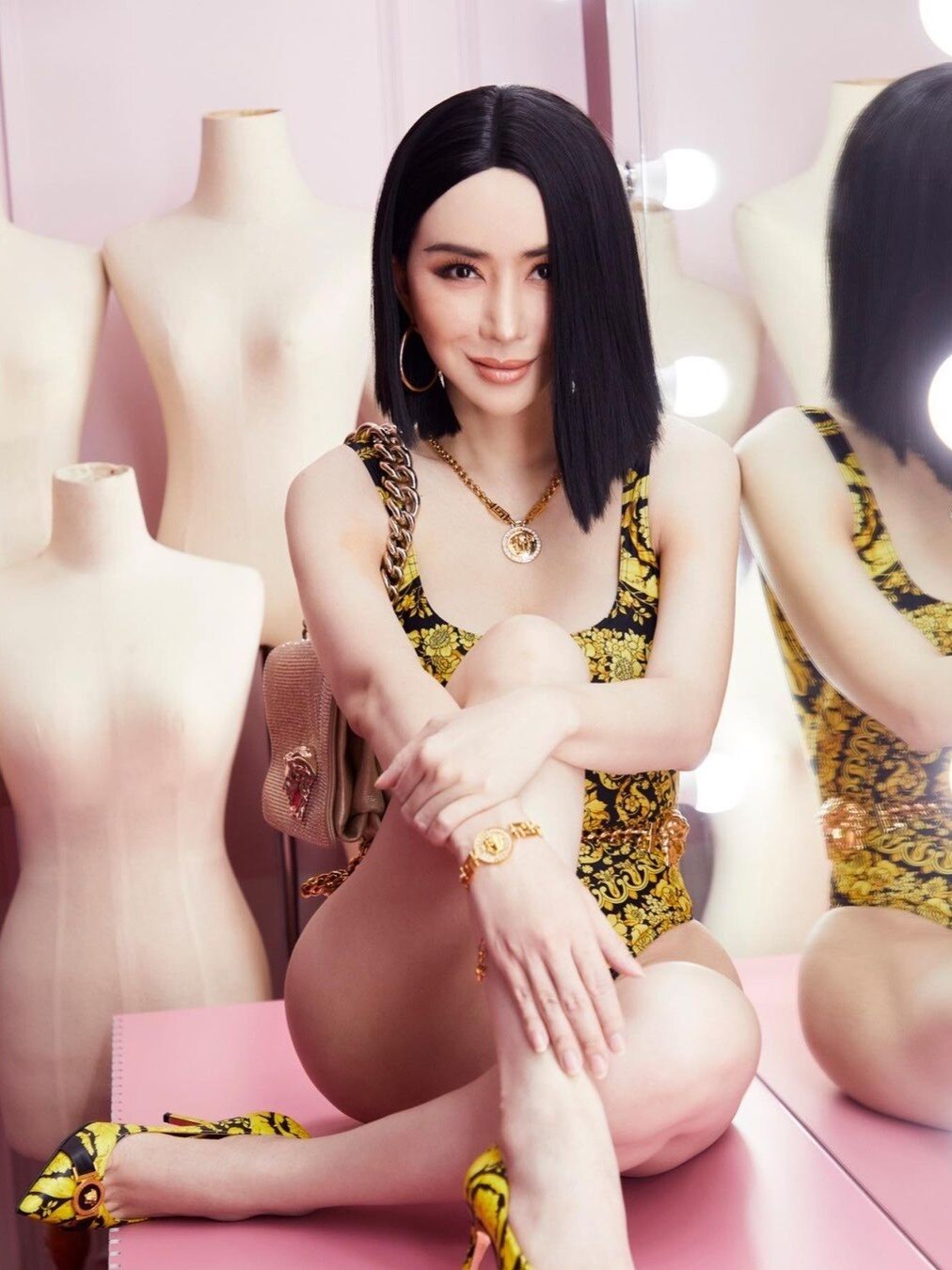 मिस यूनिवर्स पेजेंट के पीछे है ये अरबपति ट्रांसजेंडर, दर्द में बीता बचपन