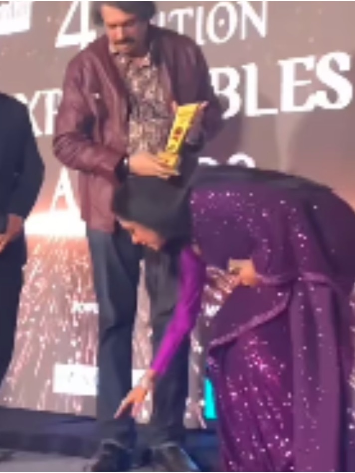इवेंट में पहुंचीं टीवी की बहु अनुपमा, किसके छुए पैर? देखकर हैरान हुए सब