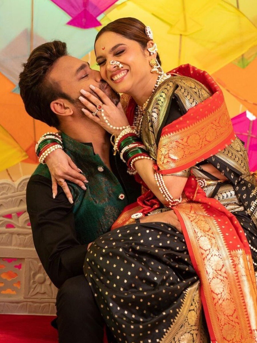 अंकिता का पति संग रोमांस, फैन्स बोले- क्यों इतना शो ऑफ?