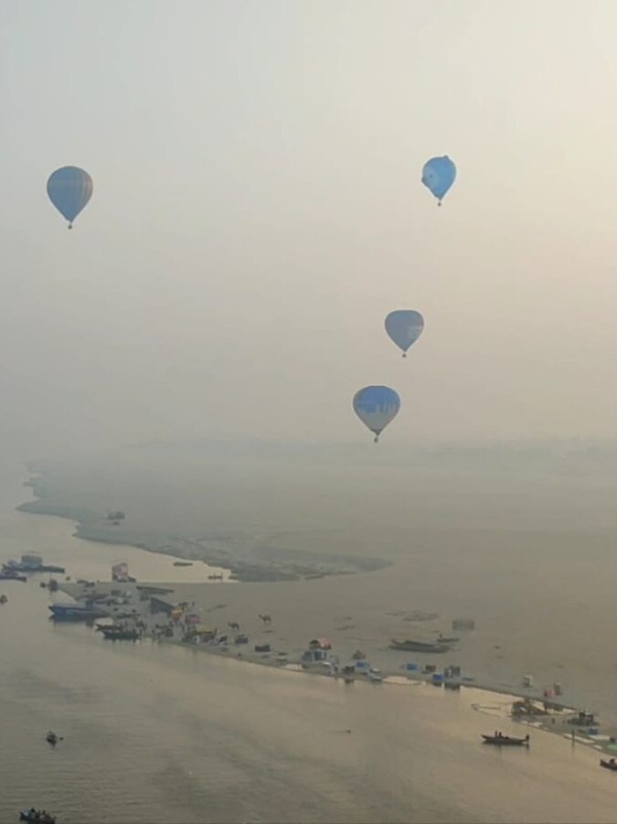 PHOTOS: जब काशी के आकाश में नजर आए हॉट एयर बैलून! 