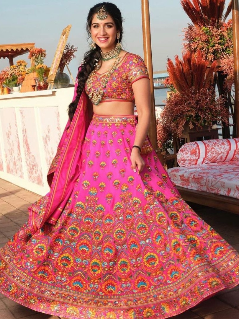 अनंत अंबानी की होने वाली पत्नी ने मेहंदी पर किया डांस, राधिका का वीडियो वायरल 