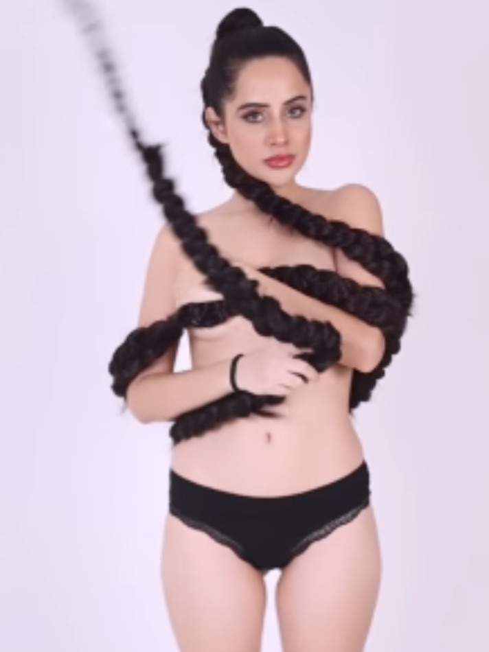 डायन बनी उर्फी! लहराई लंबी चोटी, कपड़े गायब, देखकर शॉक्ड फैन्स