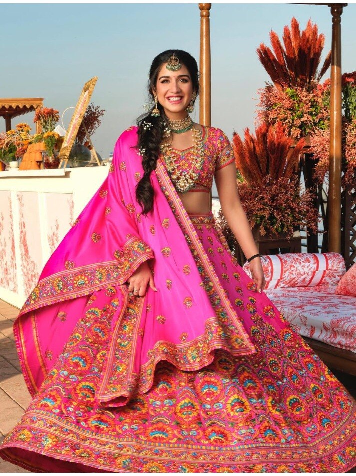 किसने बनाया अंबानी परिवार की होने वाली बहू का लहंगा? रेशम का किया गया खास काम