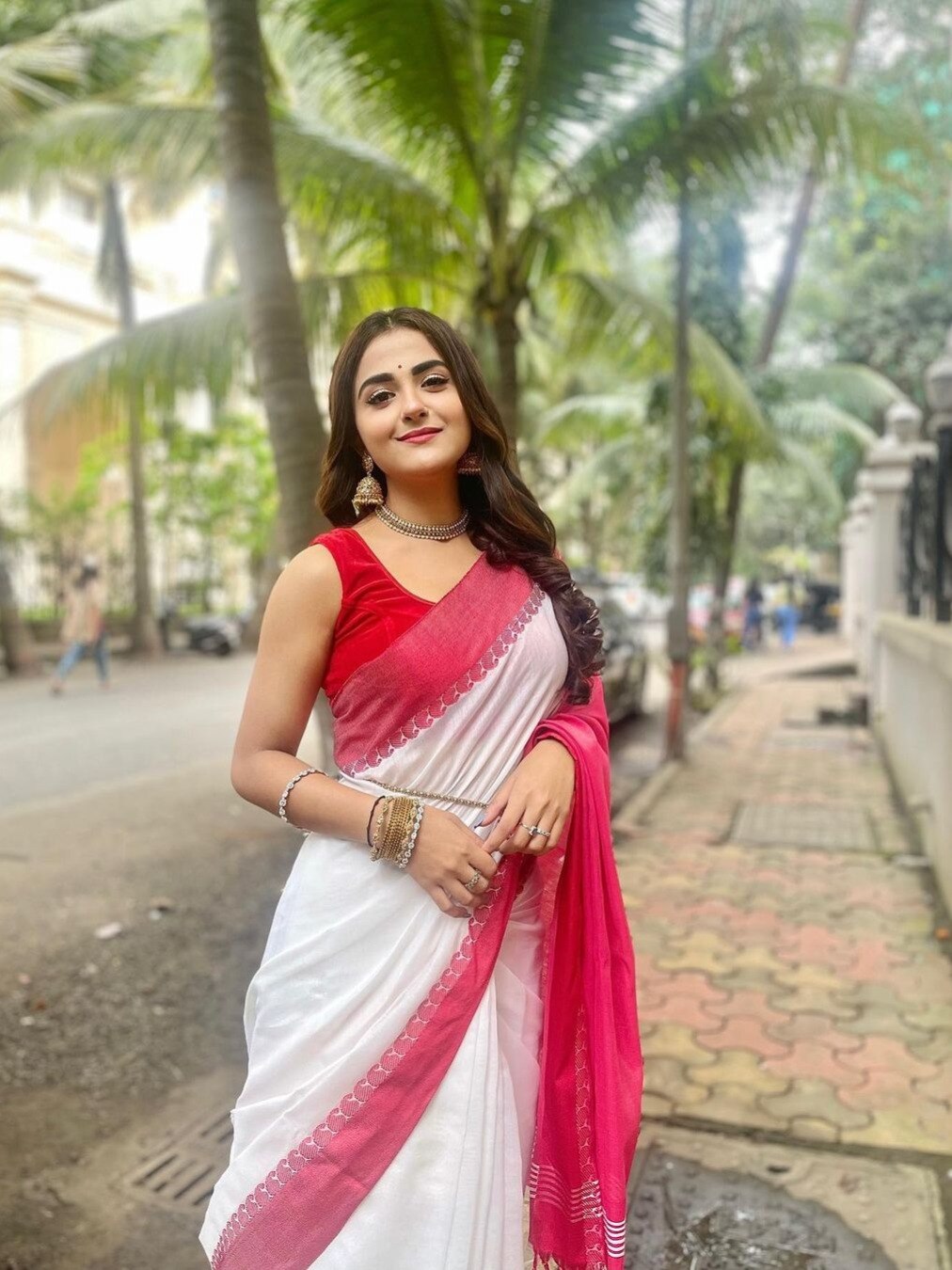 कौन है शहजादा में कार्तिक आर्यन की बहन बनी ये एक्ट्रेस?