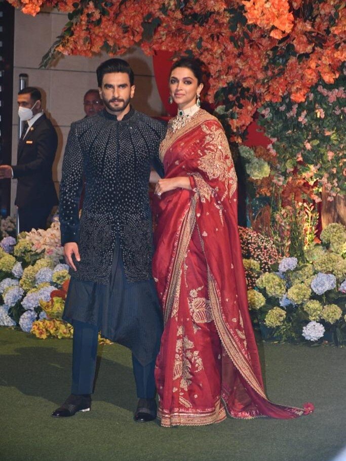 साड़ी में दीपिका की रणवीर संग ग्रैंड एंट्री, खूबसूरती पर फिदा हुए फैन्स