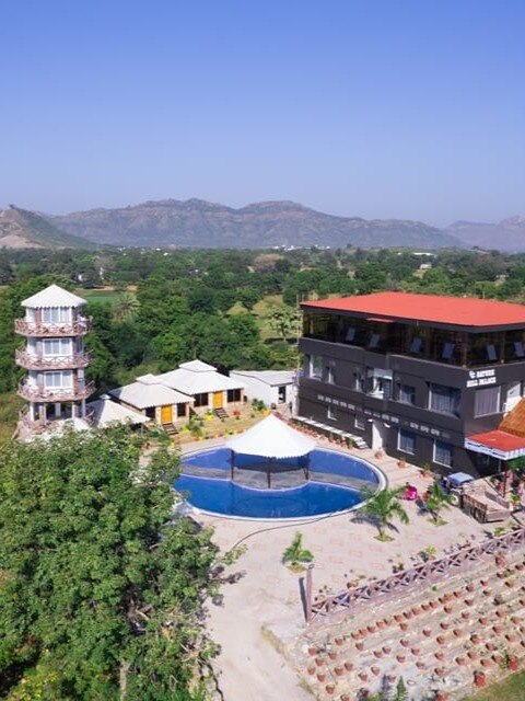 घूसखोरी में फंसी दिव्या मित्तल का लग्जरी रिजॉर्ट