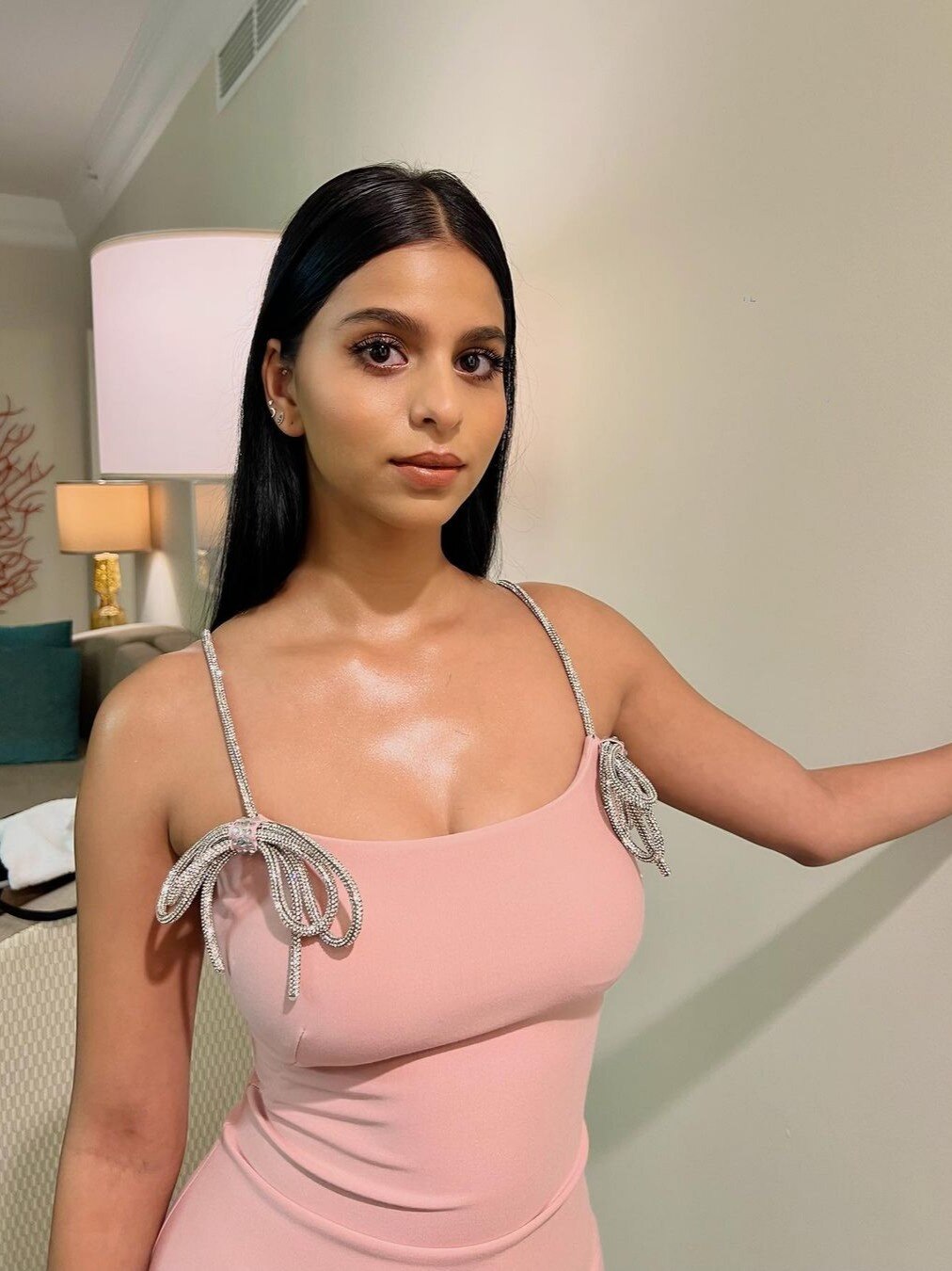 सुहाना ने ग्लैमरस लुक से दुबई में मचाया तहलका, शाहरुख की बेटी पर फिदा हुए फैंस