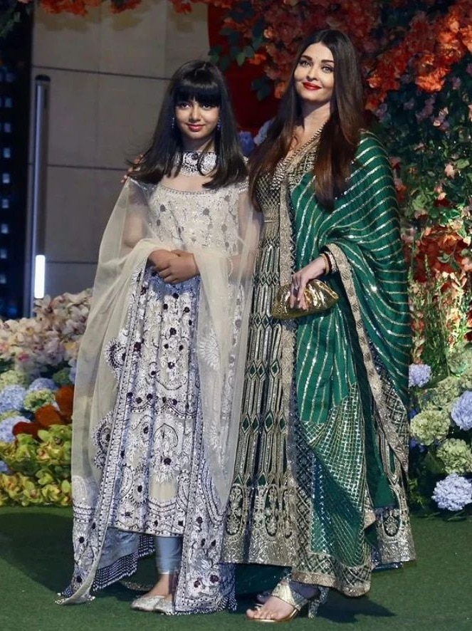 11 साल की हैं ऐश्वर्या की बेटी, क्यूट स्माइल से दिल जीत लेती हैं आराध्या बच्चन 