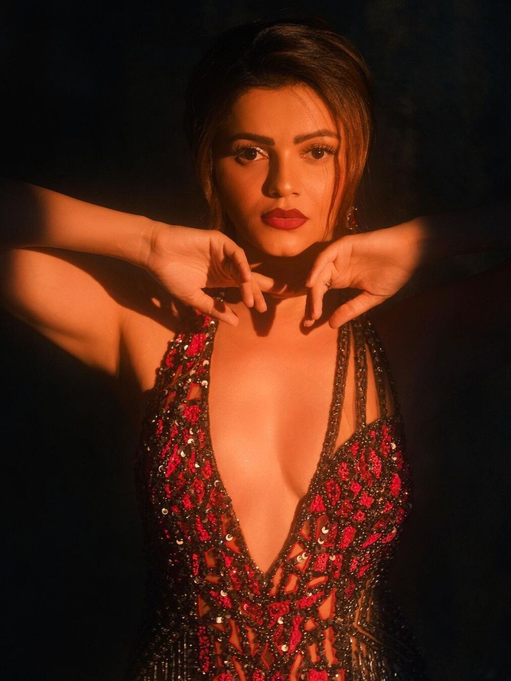 'किन्नर बहू' ने पहनी रिवीलिंग ड्रेस, इतराकर दिए पोज, क्लीन बोल्ड हुए फैंस