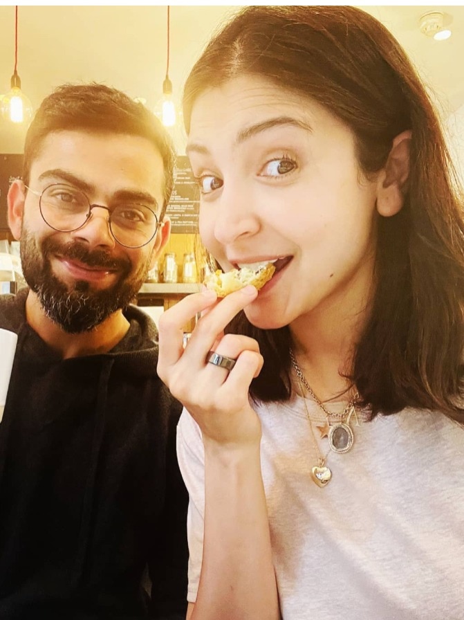 जब अनुष्का ने दबाकर खाए वड़ा पाव, बताया प्रेग्नेंसी क्रेविंग सच है या झूठ