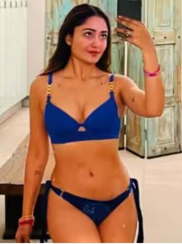 बिकिनी पहन पूल में उतरी एक्ट्रेस, नहाते हुए बनाया वीडियो