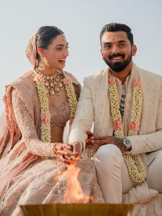 50 करोड़ का घर, लग्जरी कारें, राहुल-अथ‍िया को शादी में मिले इतने महंगे तोहफे