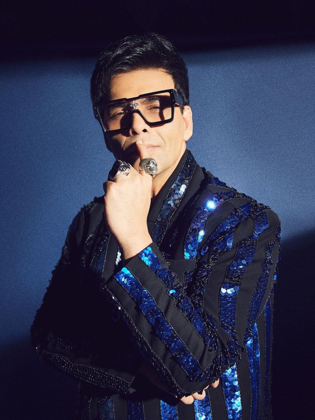 करण जौहर की अंगूठी पर अटके फैन्स, बोले- इससे रॉकेट लॉन्च करते हो