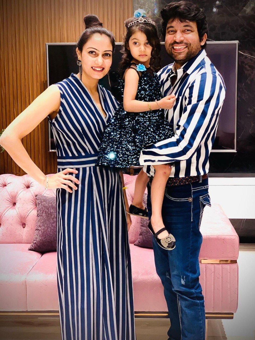 इतनी खूबसूरत और फिट हैं 'चंदू चायवाले' की पत्नी, स्टाइलिश लुक पर मर मिटते हैं फैंस