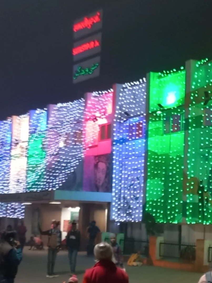 जब तिरंगे की रोशनी में नहाए रेलवे स्टेशन, देखें PHOTOS 