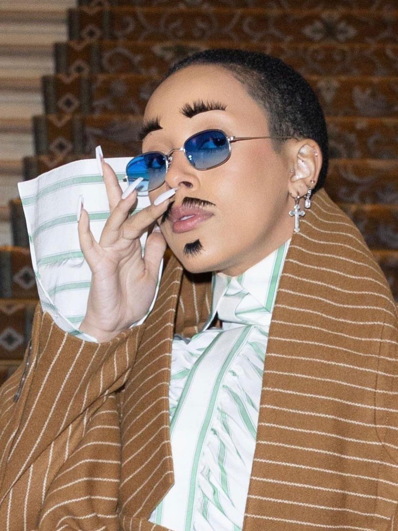 सिंगर के चेहरे पर आ गई दाढ़ी-मूंछ? देखकर धोखा खा गए फैन्स