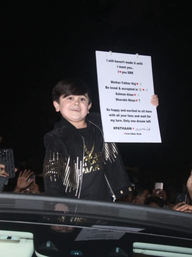 शाहरुख से मिलने को बेताब अब्दू, 'मन्नत' के बाहर कर रहे इंतजार