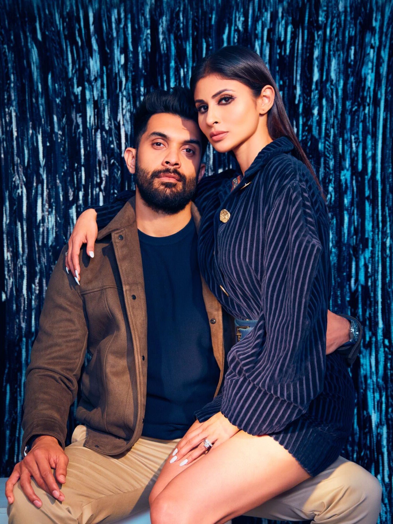 पति की गोद में बैठीं मौनी रॉय, यूजर्स बोले- उठ जाओ, टांग टूट जाएगी