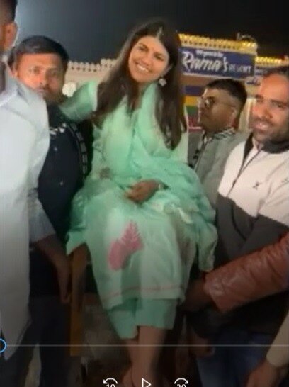 पालकी में सवार लेडी तहसीलदार