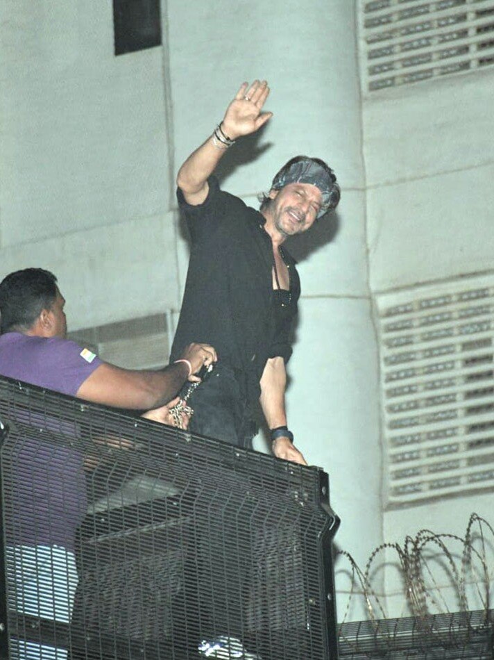 'पठान' के हिट होने पर शाहरुख ने दी झलक, फैंस को कहा शुक्रिया