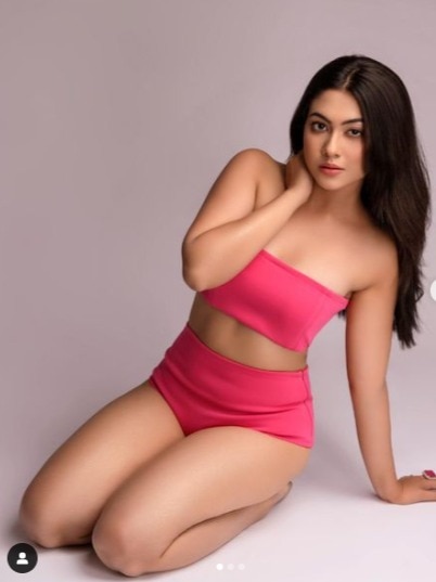 18 साल बड़े 1 नहीं दो एक्टर संग रोमांस करेगी ये एक्ट्रेस, फैंस होंगे 'इश्क में घायल'