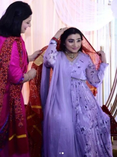 शादी के 10 साल बाद मां बन रही एक्ट्रेस, हुई गोद भराई, दिखा बेबी बंप