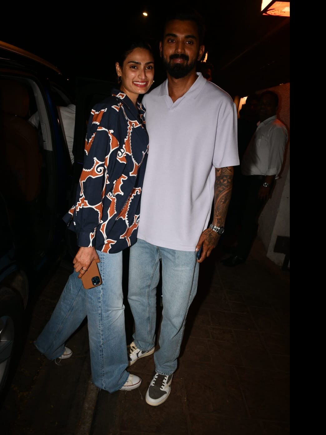 शादी के बाद पहली डिनर डेट पर पहुंचीं अथिया शेट्टी, दुल्हनिया संग रोमांटिक हुए KL राहुल