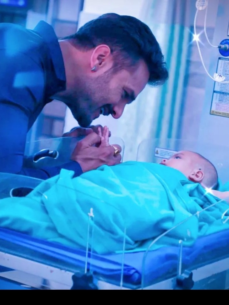 36 की उम्र में तीसरी बार पिता बने खेसारी, क्या है वायरल फोटो का सच?