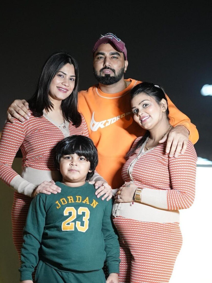 यूट्यूबर ने की तीसरी शादी! भड़कीं प्रेग्नेंट पत्नियां, 'सौतन' को दिया धक्का, कहा- चप्पल मारूंगी