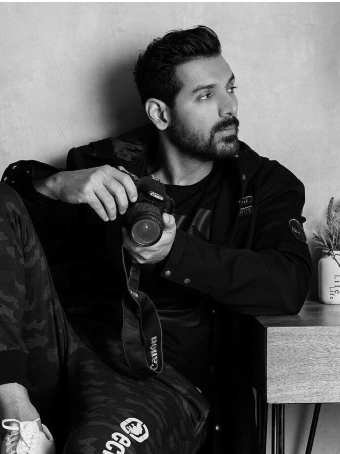 करोड़ों का पेंटहाउस, महंगी बाइक-कारें, होश उड़ा देगी जॉन की लग्जरी लाइफ