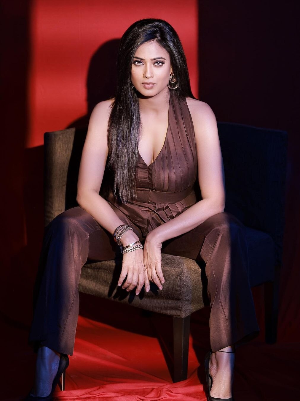 42 साल की ये एक्ट्रेस उम्र को देती है मात, लुक पर फिदा हुए फैन्स