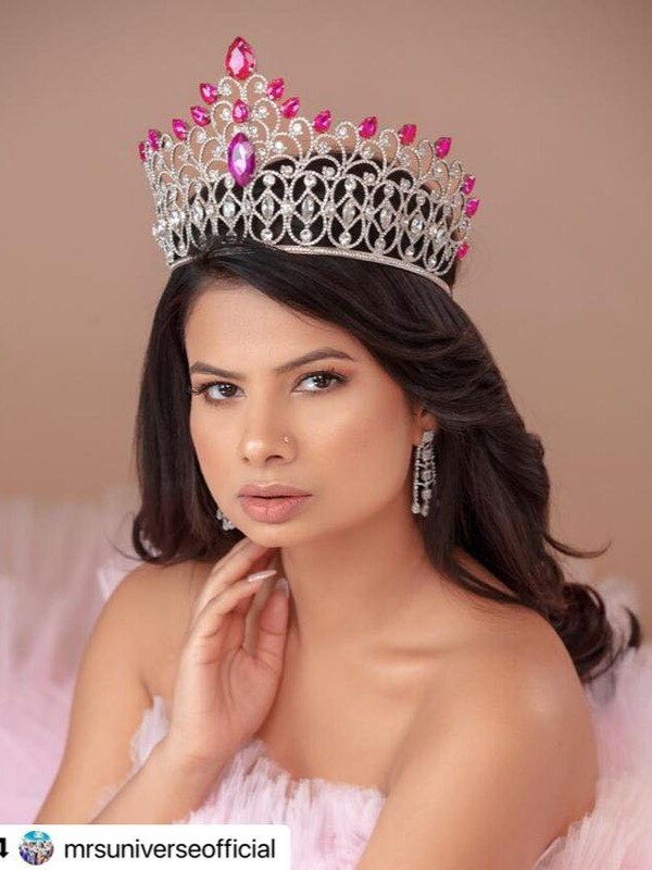 10 साल के बेटे की मां हैं प्रिया श्रीवास्तव, क्या बन पाएंगी Mrs Universe 2022?