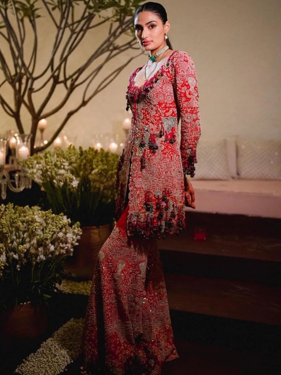 हाथों में मेहंदी-गले में मंगलसूत्र, लाल जोड़े में KL राहुल की दुल्हन अथिया, फैंस हुए फिदा