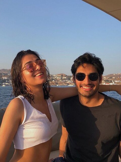 बला सी खूबसूरत है अहान शेट्टी की गर्लफ्रेंड, बनेंगी अथिया की 'भाभी'? 