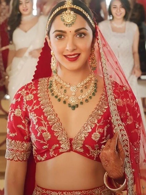 जब लाल जोड़े में दुल्हन बनीं कियारा, इन ब्राइडल लुक्स से नहीं हटेगी नजर