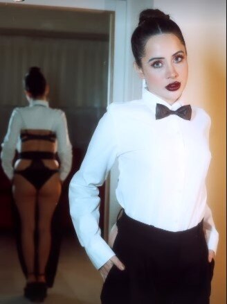 उर्फी जावेद की अतरंगी स्कर्ट, यूजर्स की नहीं रुकी हंसी, बोले- पीछे देखो पीछे