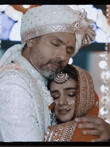 41 साल का हीरो-28 की हीरोइन, रोमांस पर बवाल, अब बने दूल्हा-दुल्हन