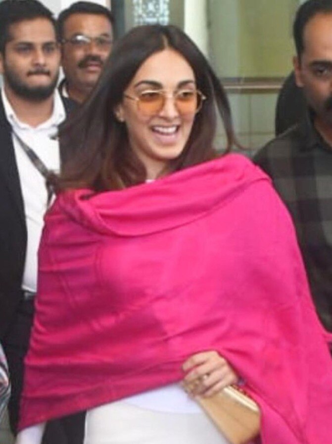 सिद्धार्थ की दुल्हन कियारा ने ओढ़ी इतनी महंगी शॉल, कीमत जान होंगे हैरान