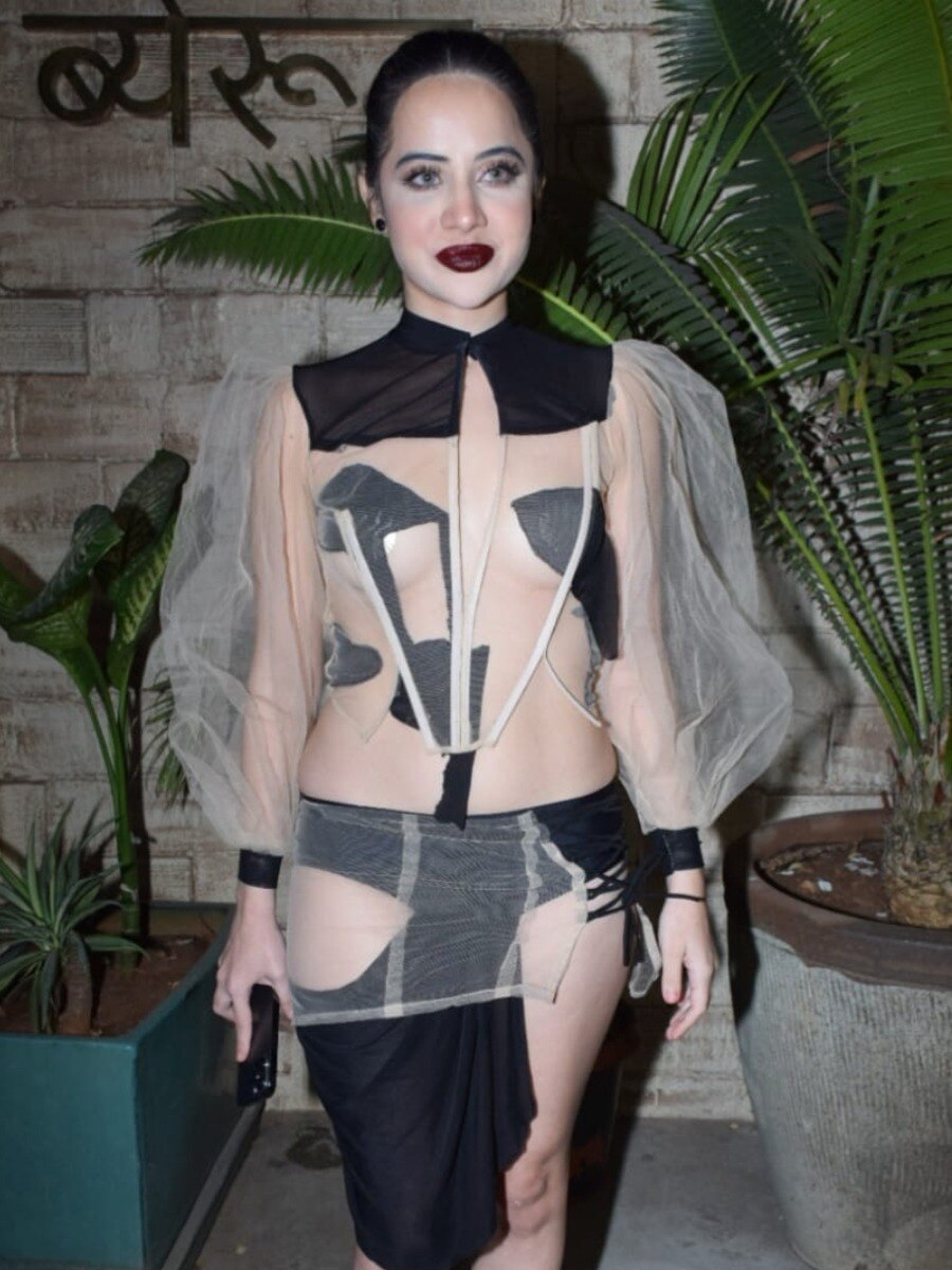 उर्फी ने पहनी ऐसी अजीब ड्रेस, देखकर यूजर्स बोले- चमगादड़ आउटफिट