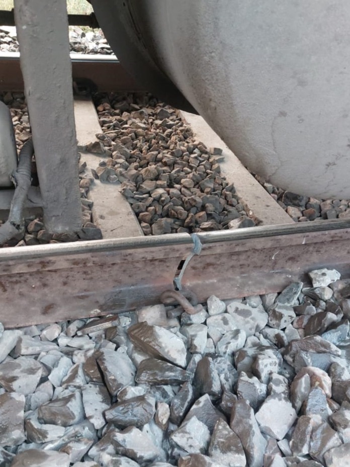 तो पटरी से उतर जाती पंजाब मेल! देखें VIDEO