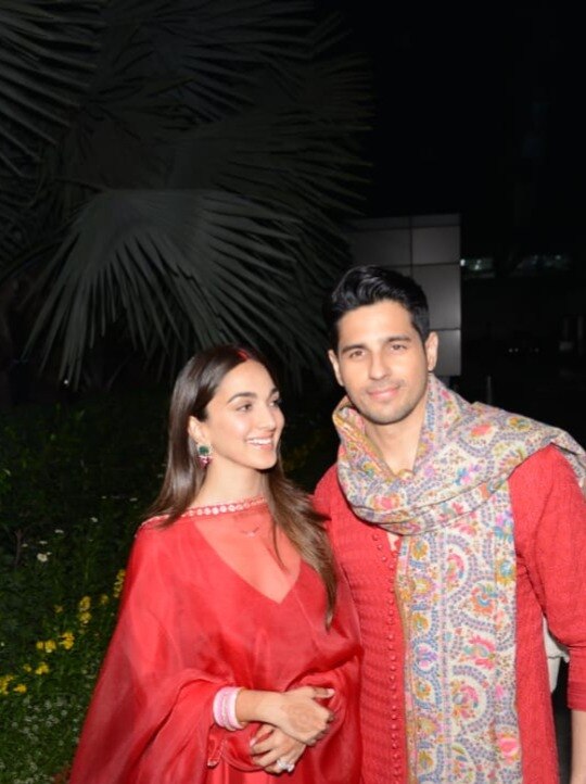 ससुराल पहुंचीं कियारा, धमाकेदार अंदाज में हुआ गृह प्रवेश, ढोल पर नाचे दूल्हा-दुल्हन