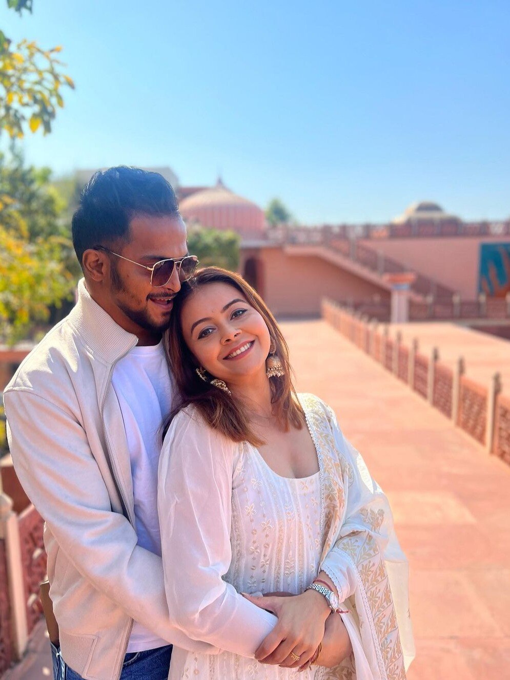  'लंगूर के हाथ अंगूर', पति संग रोमांटिक होने पर ट्रोल हुईं देवोलीना, हेटर्स को दिया जवाब