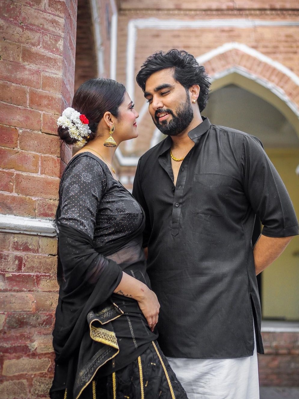 बीमार पति के साथ पत्नी ने की ऐसी हरकत, नाराज हुई सौतन, बंद कमरे में हुआ बवाल