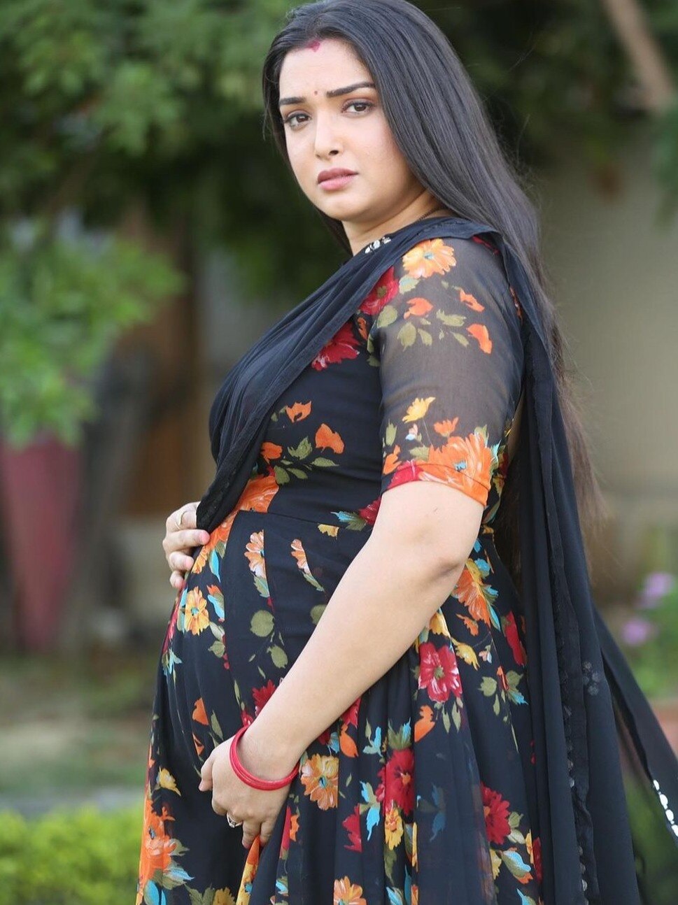 आम्रपाली को प्यार में मिला धोखा, टूटा दिल, कैसे बचाएंगी रिश्ता?