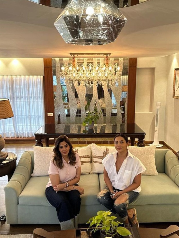 गौरी ने डिजाइन किया शाहरुख की मैनेजर का घर, देखने पहुंचे 'बादशाह'