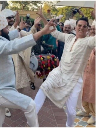 किसकी शादी में सुपरस्टार मोहनलाल संग अक्षय ने किया भांगड़ा? द‍िन बना देगा वीडियो