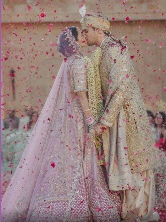 नाचते-गाते मंडप पर पहुंचीं कियारा, इंतजार करते रहे सिद्धार्थ, ऐसे हुई वरमाला