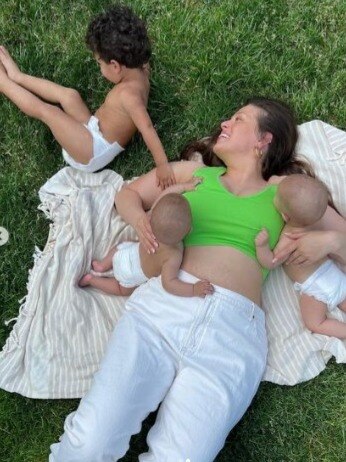 3 बच्चों की मां नहीं कराना चाहती बेटों को ब्रेस्टफीडिंग, बताया कैसे पाल रहीं