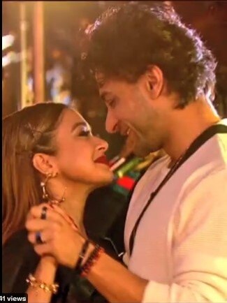 आधीरात को Liplock, बाथरूम में रोमांस.... बिग बॉस के Viral सीन, देखकर शरमाए फैन्स